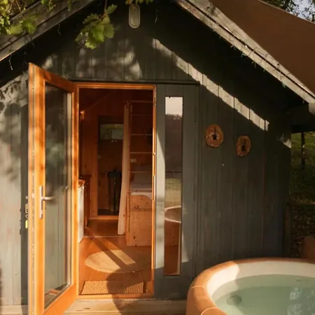 Camping 3 Etoiles - Piscine - Ccbfh0d 3*